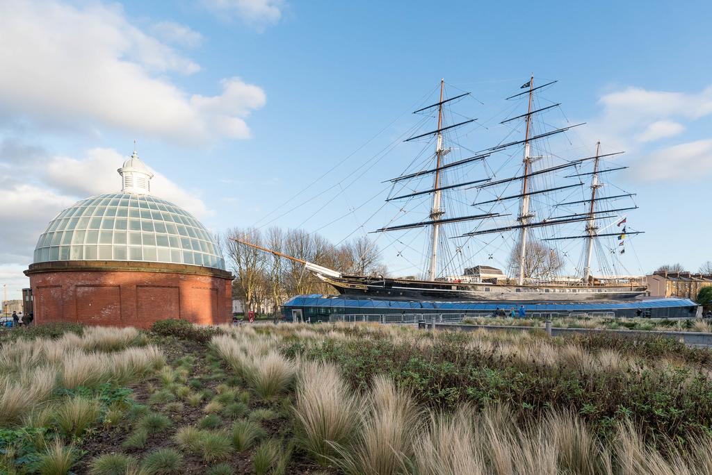 Riverbank Stay London Exterior photo