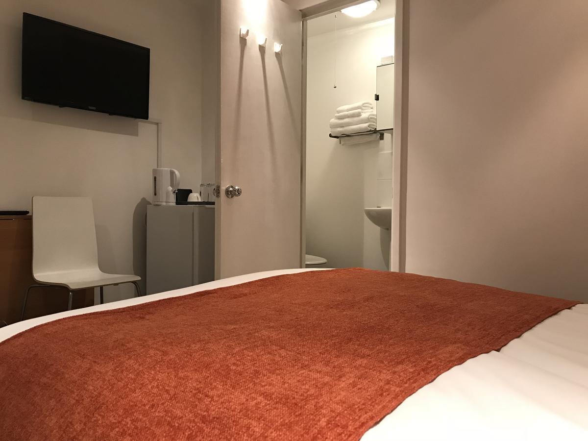Riverbank Stay London Exterior photo