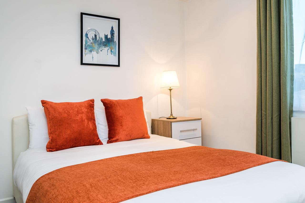 Riverbank Stay London Exterior photo