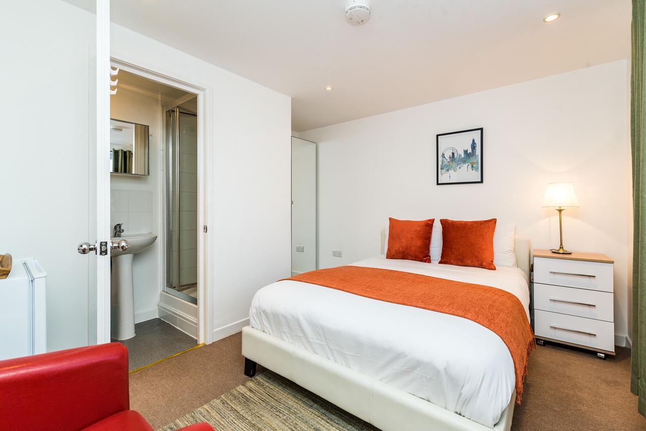Riverbank Stay London Exterior photo